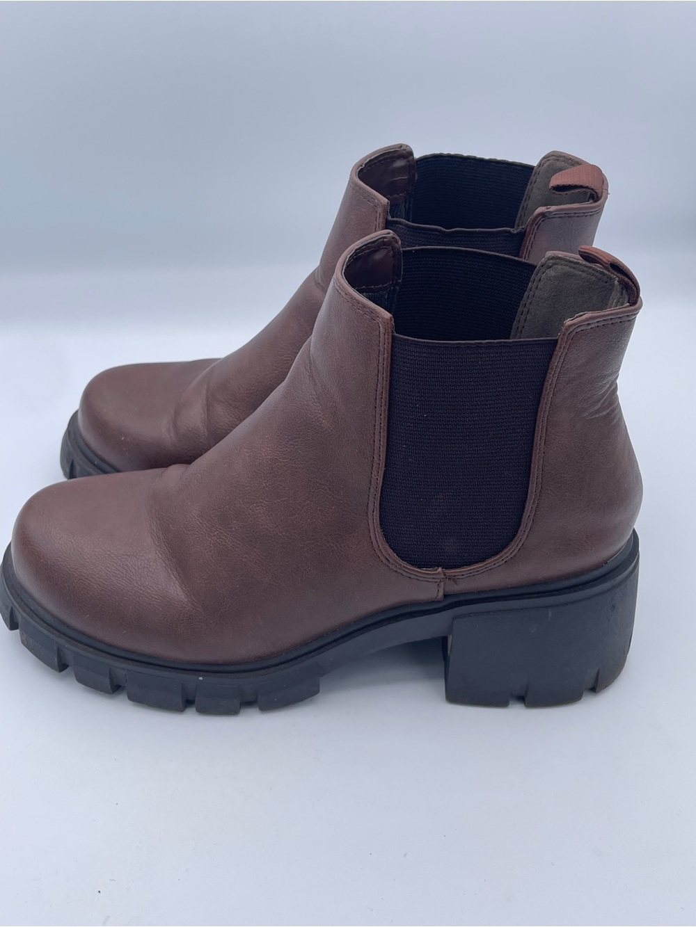 SODA Classic Brown Chelsea Lug-sole Ankle Boots Women Pull On Booties Size 7.5